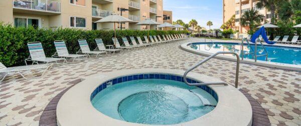 Hot tub and pool Islander shot